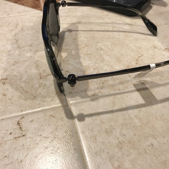 ALEXANDER MCQUEEN SUNGLASSES